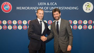 Los m&aacute;ximos dirigentes de UEFA, Aleksander Ceferin, y ECA, Andrea Agnelli, se saludan tras un comit&eacute; ejecutivo del primer organismo.
 