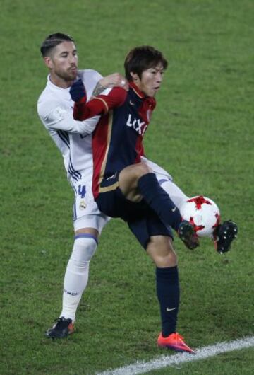 Shouma Doi y Sergio Ramos.