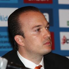 ¿Por qué atletas de la Federación Mexicana de Natación están vendiendo trajes de baño?