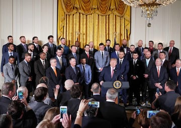 Un gran número de invitados y periodistas se dieron cita en el Salón Este de la Casa Blanca para el evento donde los Houston Astros visitaron al Presidente de los Estados Unidos, Donald Trump.