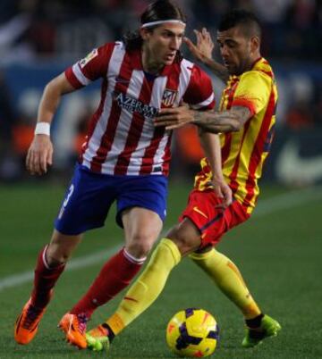 Filipe Luís con Alves.