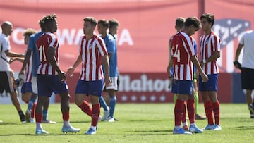 Los jugadores del Atl&eacute;tico, cabizbajos tras la derrota en la Youth League contra la Juventus. 
 