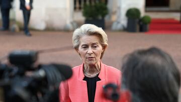 European Commission President Ursula von der Leyen speaks to the media on the day of the European leaders' summit to discuss European security and Ukraine, at Lancaster House in London, Britain, March 2, 2025. REUTERS/Toby Melville/Pool