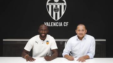 Eliaquim Mangala y Anil Murthy.