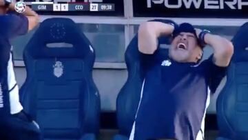 La caída de Diego Maradona en el último partido de Gimnasia