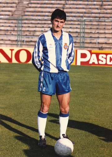 LLegó al Espanyol en 1986, donde permaneció dos temporadas antes de ser traspasado al Barcelona.