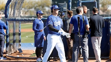 GLENDALE, ARIZONA - FEBRUARY 14: Shohei Ohtani #17 of the Los Angeles Dodgers flips his bat after taking batting practice during workouts at Camelback Ranch on February 14, 2024 in Glendale, Arizona.   Chris Coduto/Getty Images/AFP (Photo by Chris Coduto / GETTY IMAGES NORTH AMERICA / Getty Images via AFP)