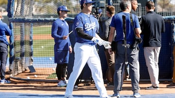 GLENDALE, ARIZONA - FEBRUARY 14: Shohei Ohtani #17 of the Los Angeles Dodgers flips his bat after taking batting practice during workouts at Camelback Ranch on February 14, 2024 in Glendale, Arizona.   Chris Coduto/Getty Images/AFP (Photo by Chris Coduto / GETTY IMAGES NORTH AMERICA / Getty Images via AFP)