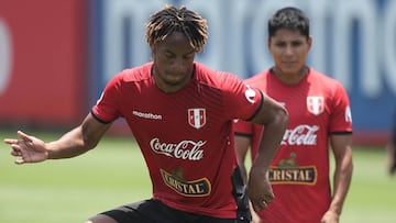Lima (Peru), 06/10/2020.- A handout photo made available by the Peruvian Football Federation that shows Andre Carrillo during the training of the Peruvian national soccer team in Lima, Peru, 06 October 2020, ahead of the match that they will play on 08 Oc