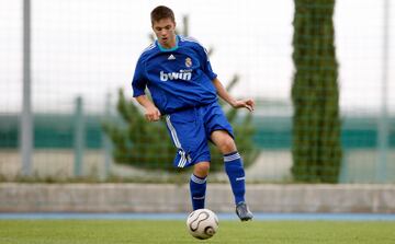 Con 12 años llegó a la cantera del Real Madrid procedente de la Escuela de Fútbol Madrid Oeste de Boadilla del Monte. En 2010 debutó con el primer equipo del Real Madrid. Posteriormente jugó en Getafe, Sevilla, París Saint-Germain y Sporting C. P. 