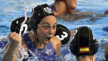 <b>LOCURA. </b>La Selección española femenina doblegó a Hungría y hoy peleará con Rusia por el oro.