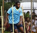 Touré sufre hernia discal y aguantará sin operarse
