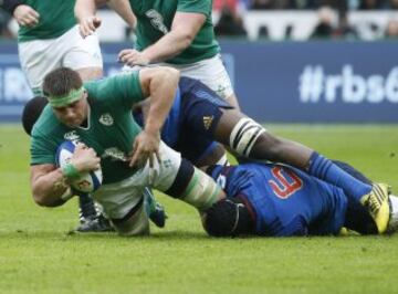 Francia-Irlanda. Wenceslas Lauret y CJ Stander.