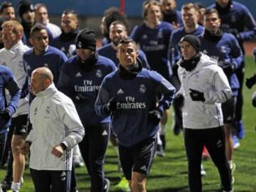 James Rodríguez entrena al lado de sus compañeros del Real Madrid en Yokohama, Japón, pensando en el Mundial de Clubes y el América de México, su primer rival.