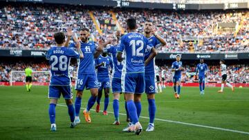 Los jugadores del Betis celebran un gol.