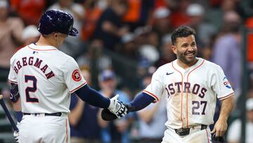 Houston (United States), 04/04/2024.- Houston Astros third baseman Alex Bregman (L) congratulates Houston Astros second baseman Jose Altuve (R) after Altuve scored on Houston Astros designated hitter Yordan Alvarez's RBI double against Toronto Blue Jays starting pitcher Chris Bassitt during the fourth inning of the Major League Baseball (MLB) game between the Houston Astros and the Toronto Blue Jays in Houston, Texas, USA, 03 April 2024. EFE/EPA/ADAM DAVIS