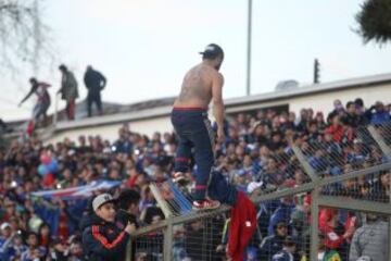 El duelo entre Rangers y Universidad de Chile fue suspendido por los incidentes en la tribuna.