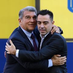 Laporta y Xavi ‘sellan’ el pacto del doblete