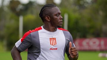 Edwuin Cetré durante un entrenamiento de Estudiantes.