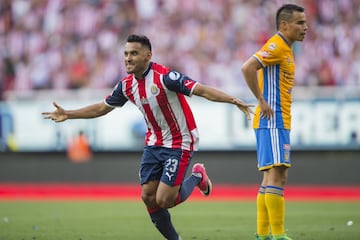 Al minuto 71, Juan José 'gallito' Vázquez disparó desde los linderos del área grande. El balón terminó su frenética carrera en las redes del rival.