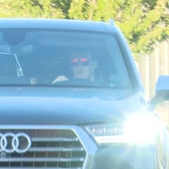 Bale sorprende con su 'look' y provoca tensión entre los fans a la salida de Valdebebas