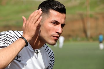 Biwar Abdullah, de 25 años, es un futbolista local kurdo iraquí que se parece o intenta imitar al futbolista de la Juventus, Cristiano Ronaldo. ¿Se parecen?