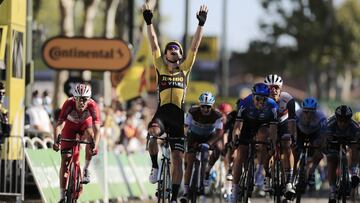 Wout Van Aert celebra su victoria en la s&eacute;ptima etapa del Tour de Francia 2020 con final en Lavaur.