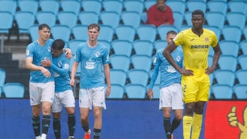 Jorgen Strand Larsen celebra con Damián Rodríguez el gol anotado por el delantero noruego ante el Villarreal.