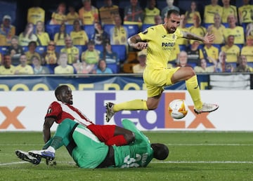 4-3. Paco Alc¨¢cer marc¨® el cuarto gol.
