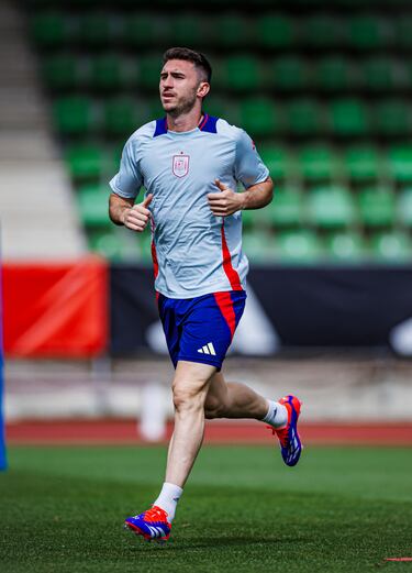 El jugador Al-Nassr de la Liga de Arabia Saudi, Aymeric Laporte.