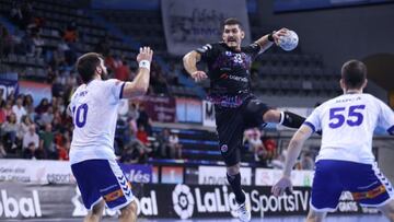 Zungri, lateral zurdo, en ataque.