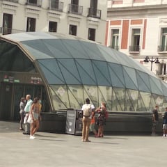 El motivo por el que el Ayuntamiento de Madrid retirará la 'ballena' de la Renfe de la Puerta del Sol