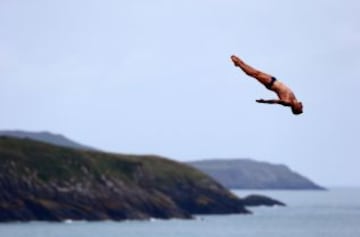 Gary Hunt del Reino Unido durante la competicion de buceo Red Bull Diving World Series 2013 en la Laguna Azul