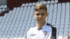 Aleix Febas, el d&iacute;a de su presentaci&oacute;n como nuevo jugador del Albacete.