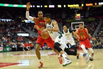 GIANNIS ANTETOKOUNMPO (Milwaukee Bucks). 22 años. Promedios 2016-17: 23,7 puntos, 8,8 rebotes y 5,4 asistencias. 