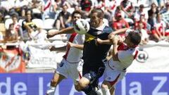 El club niega que el viaje de Del Nido sea para vender a Negredo