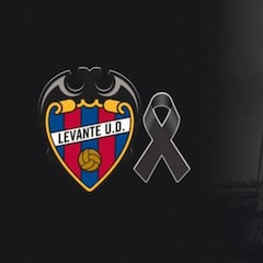 Las banderas del Ciutat de Valencia ondean a media asta por el coronavirus