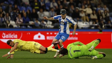 Golazo de Mella, ante el Almería, que le sirve para colarse en el once de esta jornada. Un zurdazo con su comba característica, imparable. Con este tanto ya suma seis goles, los mismos que consiguió la temporada pasada, en la que el Deportivo consiguió el ascenso a Segunda.