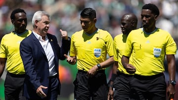 Javier Aguirre head coach of Mexico and Referee Victor Rivas during the mach Mexican National Team (Mexico) and Switzerland team as part to International friendly match at Rice-Eccles Stadium, on June 07, 2025 on Salt Lake City, Utah, United States.