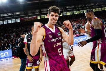 Oriol Paulí, alero del Hiopos Lleida, celebra la victoria ante el Baxi Manresa.