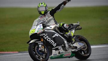 Crutchlow celebrando su pole en casa.