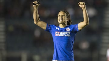 Jerry Flores: Quiero hacer campe&oacute;n a Cruz Azul&quot;