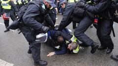 Pelea entre los seguidores del Tottenham y el Millwall