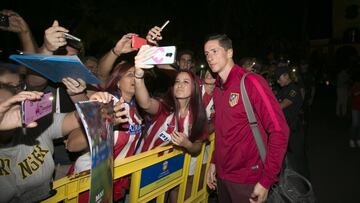 El Atlético llegó ayer por la noche a Canarias para concentrarse en el Hotel Santa Catalina en Gran Canaria. En la foto, Torres.