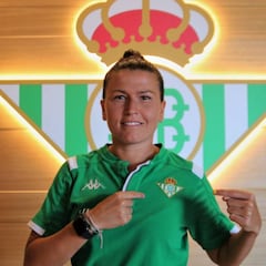 El Betis renueva a Bea Parra: "¡Parte de nuestra historia!"