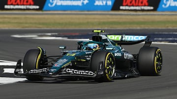 Fernando Alonso (Aston Martin AMR25). Silverstone, Gran Bretaña. F1 2025.