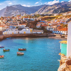 Ni Canarias ni Baleares: este es el exótico archipiélago europeo considerado como el nuevo Hawái de Europa