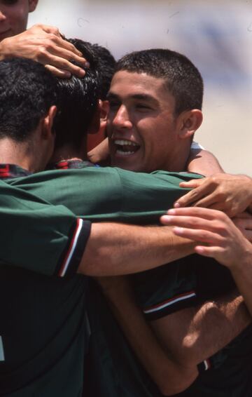 Nacido en Apatzingán, Michoacán, Mora recibió el llamado a las Selecciones Mexicanas desde muy joven, incluso antes del Preolímpico del 2000 ya había ganado el título de la Copa Oro en 1998