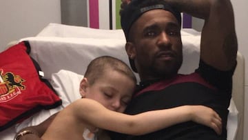 Jermain Defoe visit delights cancer patient Bradley Lowery