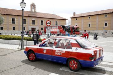 Luis Miguel Pérez tuneó su Peugeot 309 en honor a su gran pasíon, el Atleti. En un día especial ha recorrido los 300 kilómetros que separan su pueblo, Jarandilla de la Vera en Cáceres, de Valladolid.
